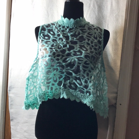 Sea foam green and off white floral lace tank top - Picture 4 of 6
